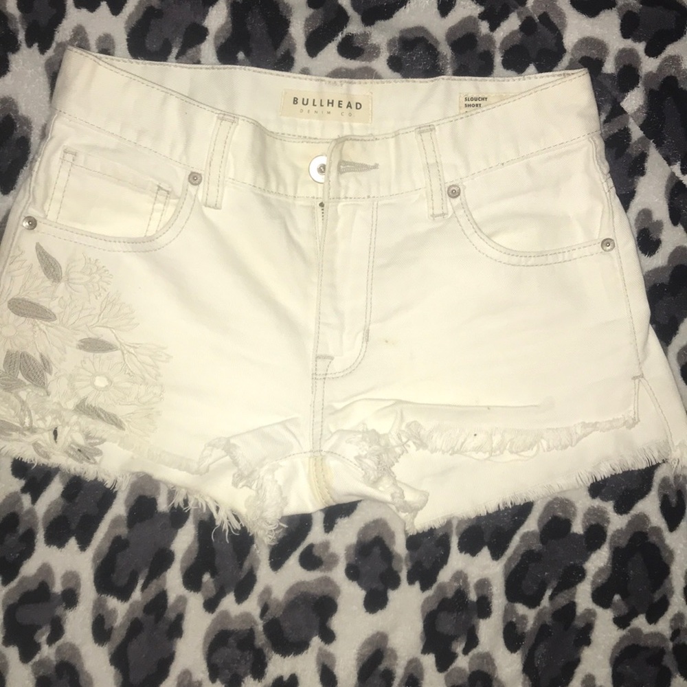 Bull head white shorts